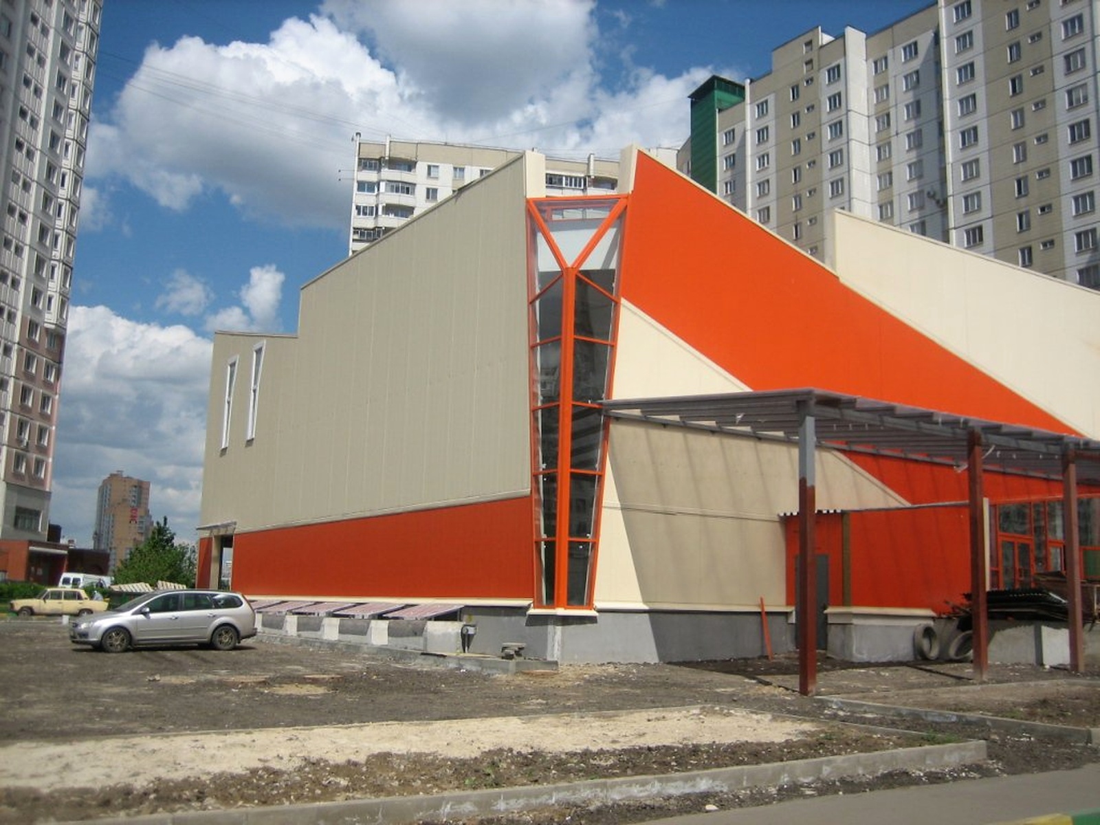 Торгово-офисный центр в ЮВАО