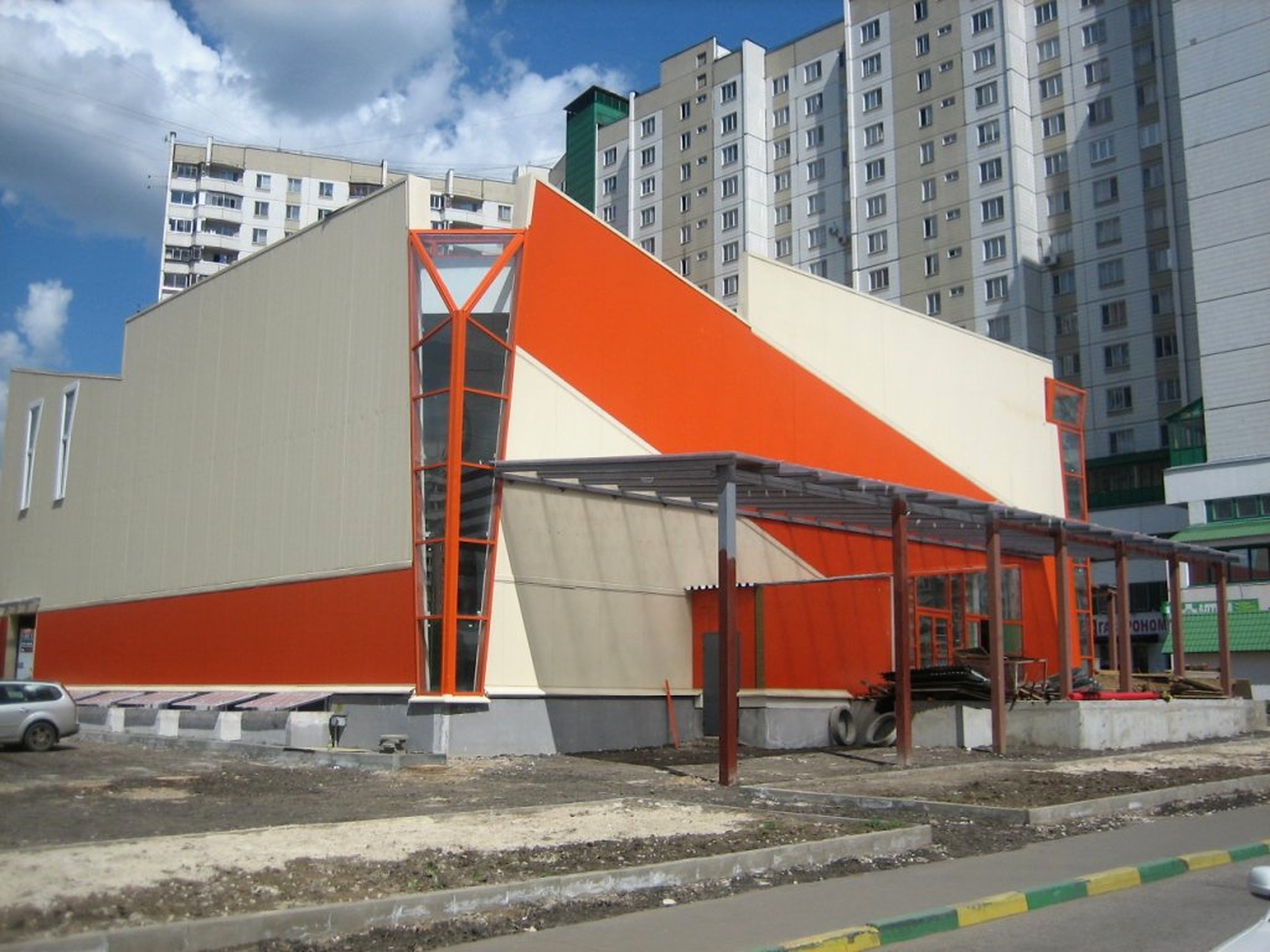 Торгово-офисный центр в ЮВАО